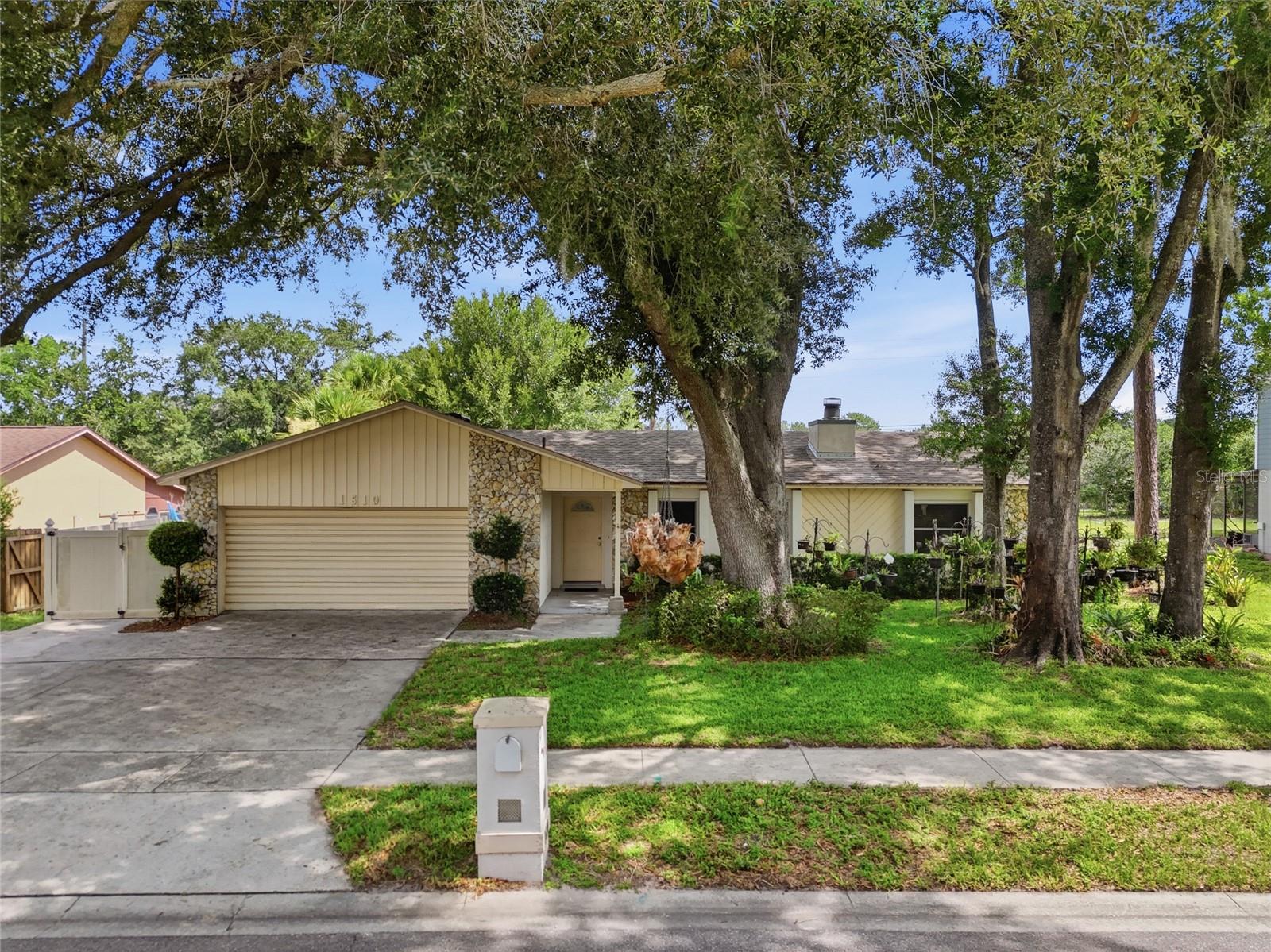 1610 Gladiolas Dr Property Photo 1