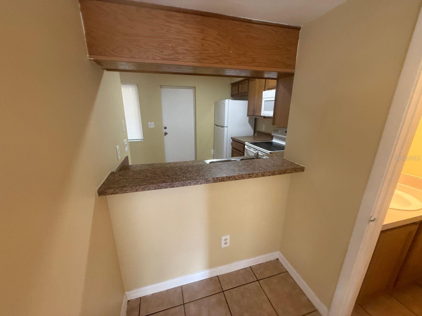 O6420331 Property Photo 3