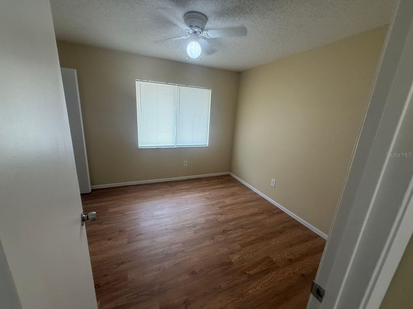O6420331 Property Photo 4