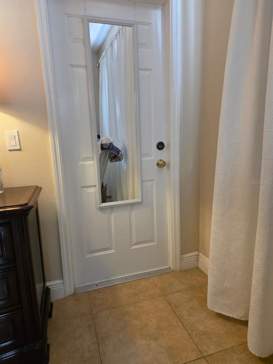 O6420375 Property Photo 17