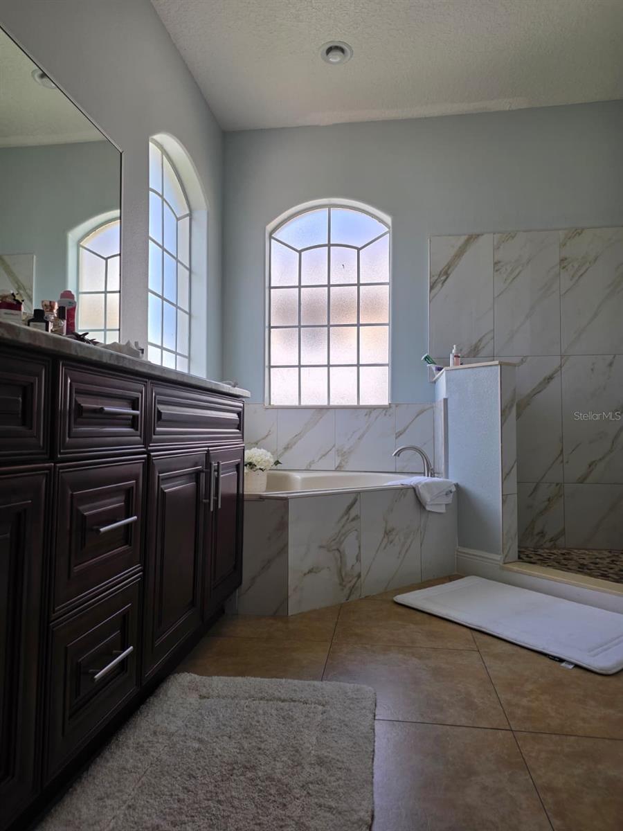 O6420375 Property Photo 21
