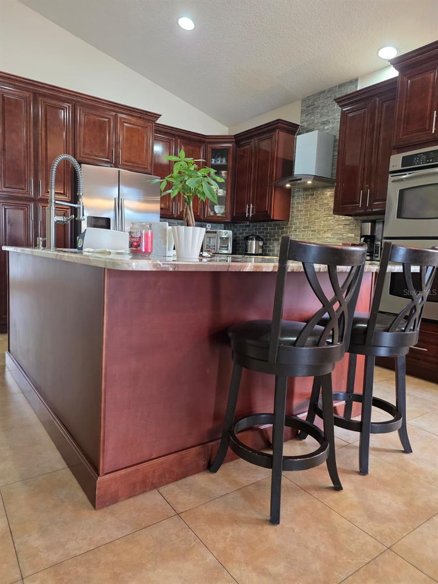 O6420375 Property Photo 24
