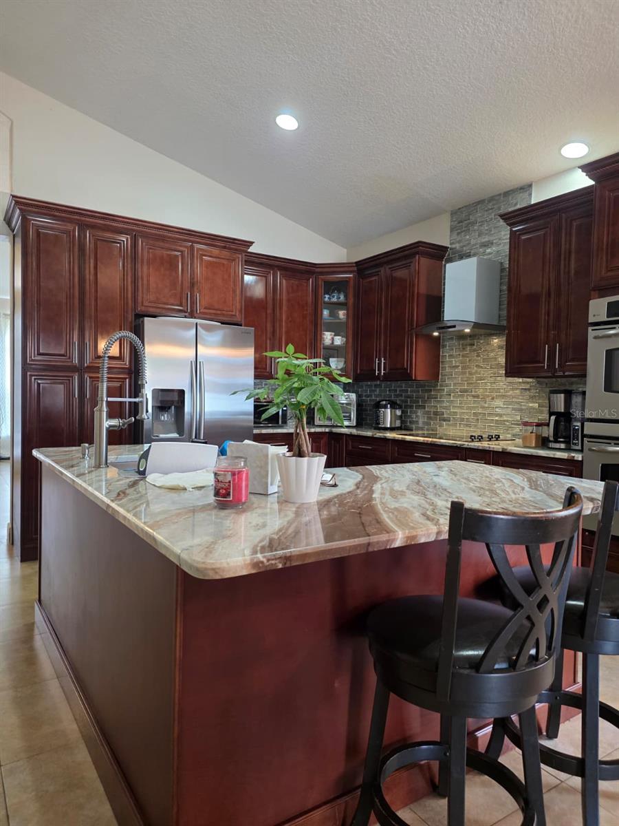O6420375 Property Photo 25