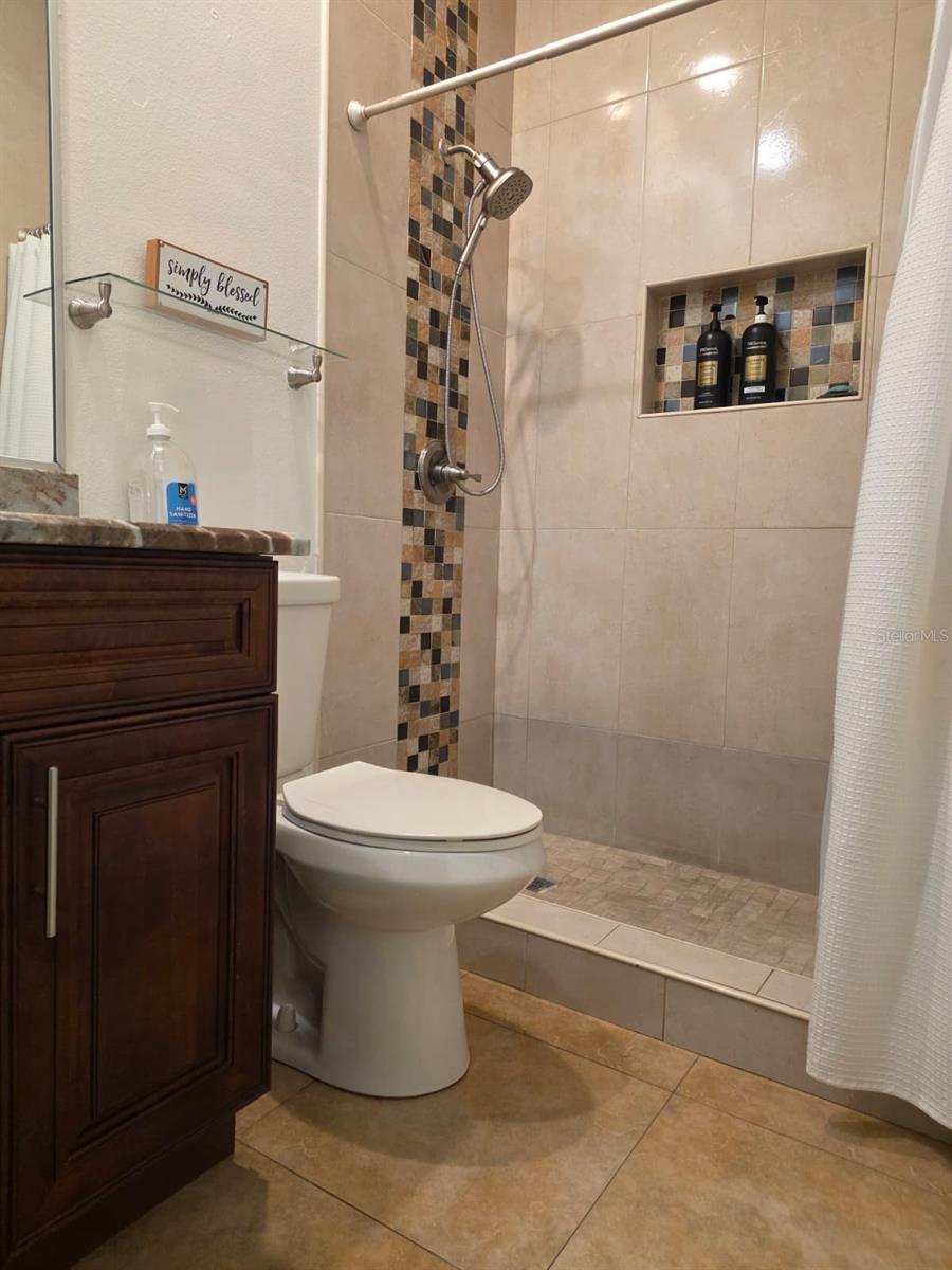 O6420375 Property Photo 35
