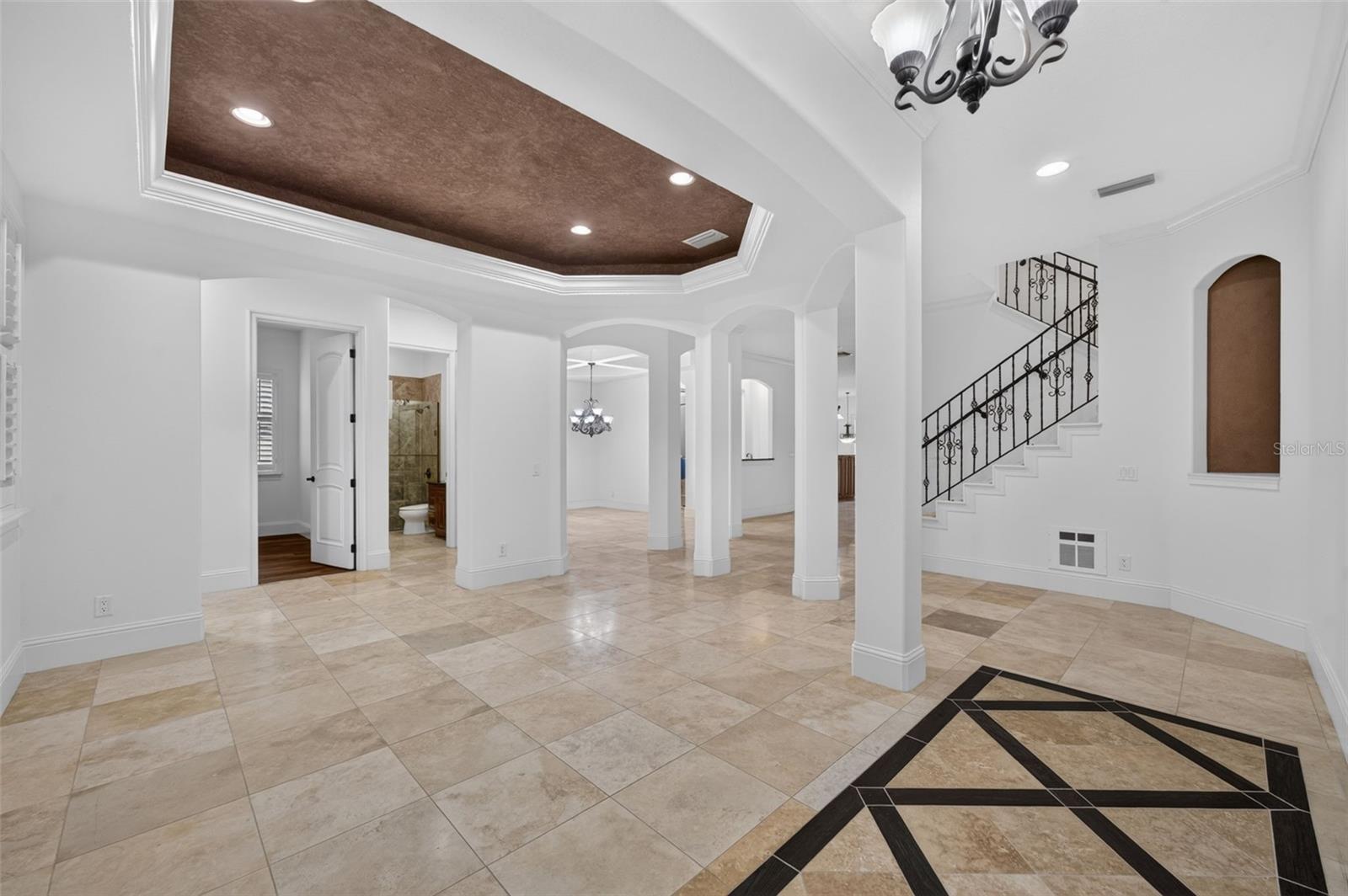 341 E Reading Way Property Photo 4