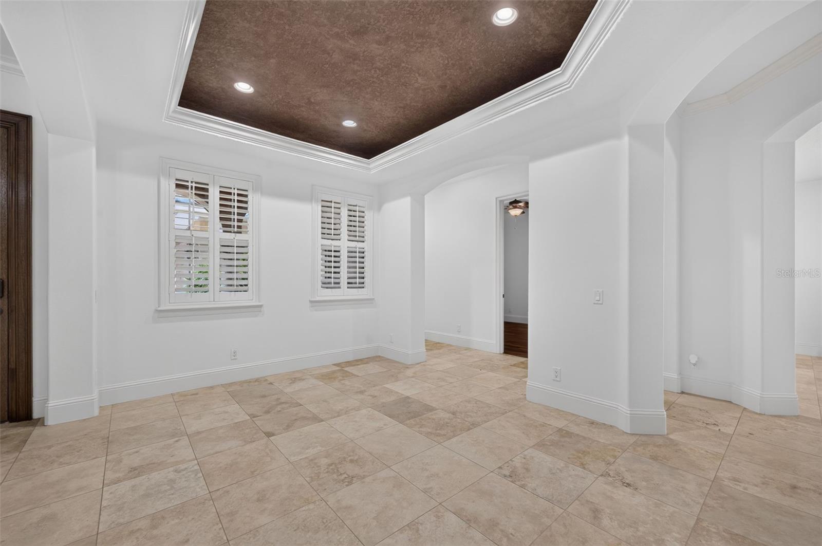 341 E Reading Way Property Photo 6