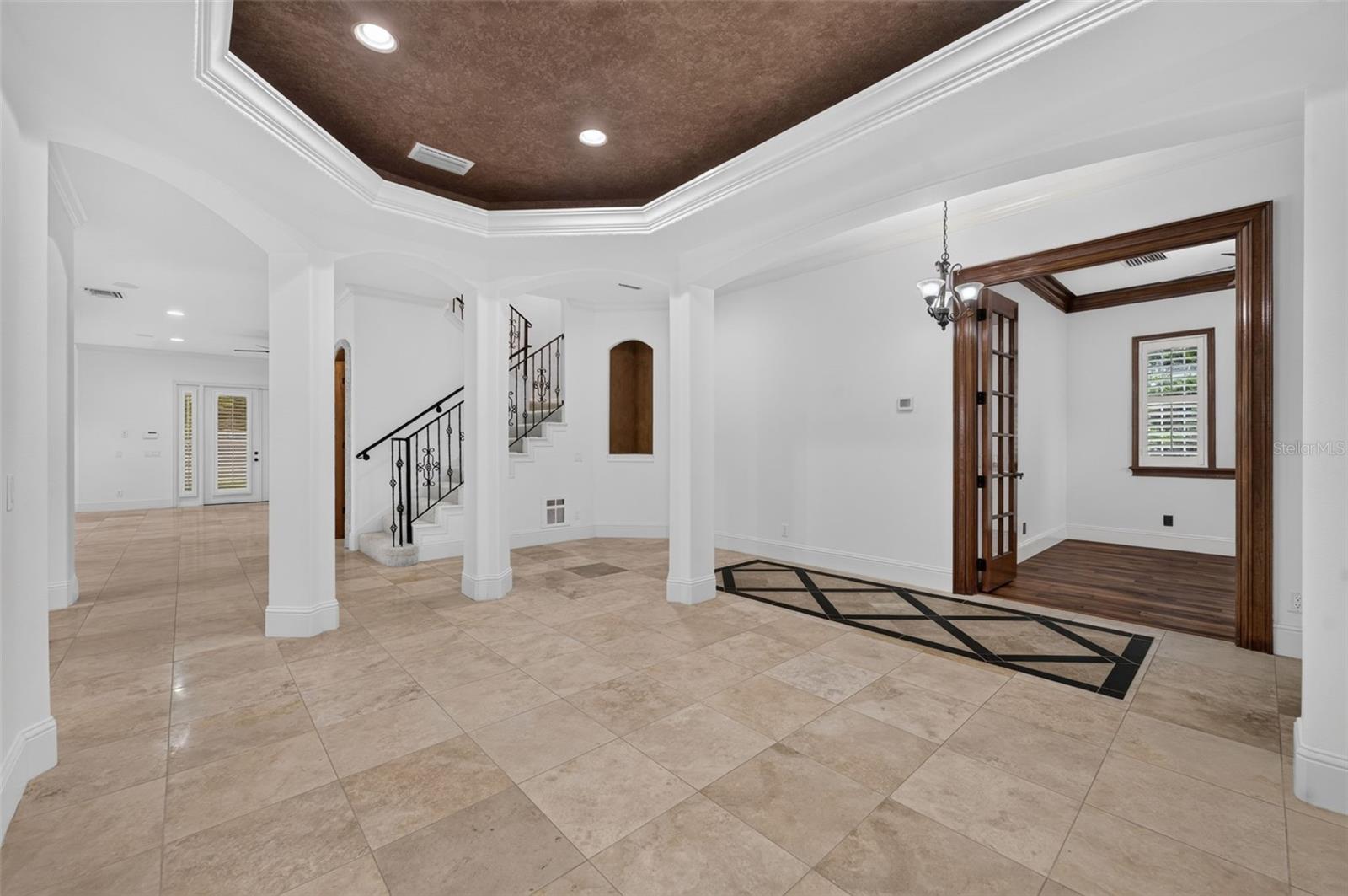 341 E Reading Way Property Photo 8