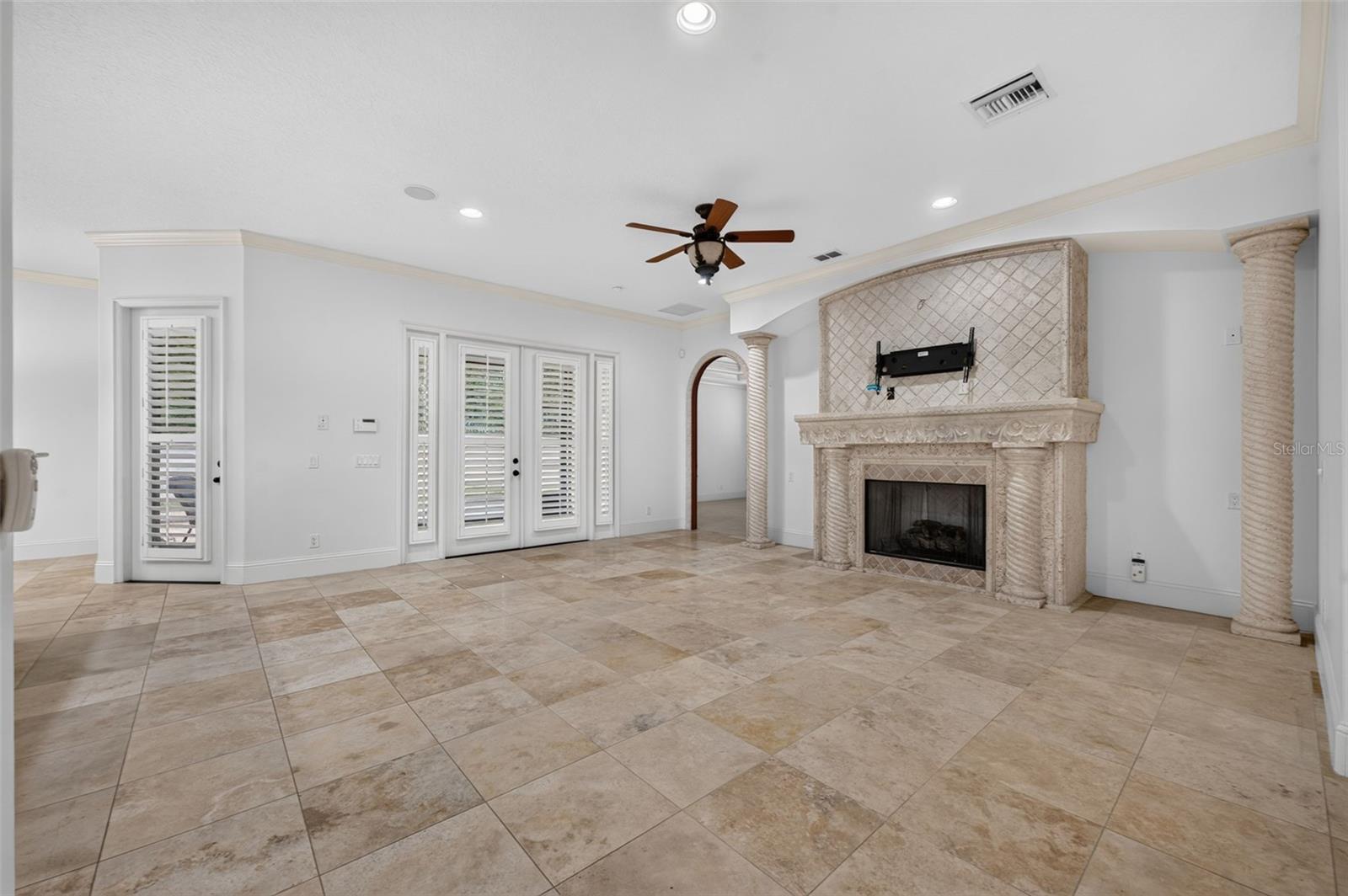 341 E Reading Way Property Photo 12