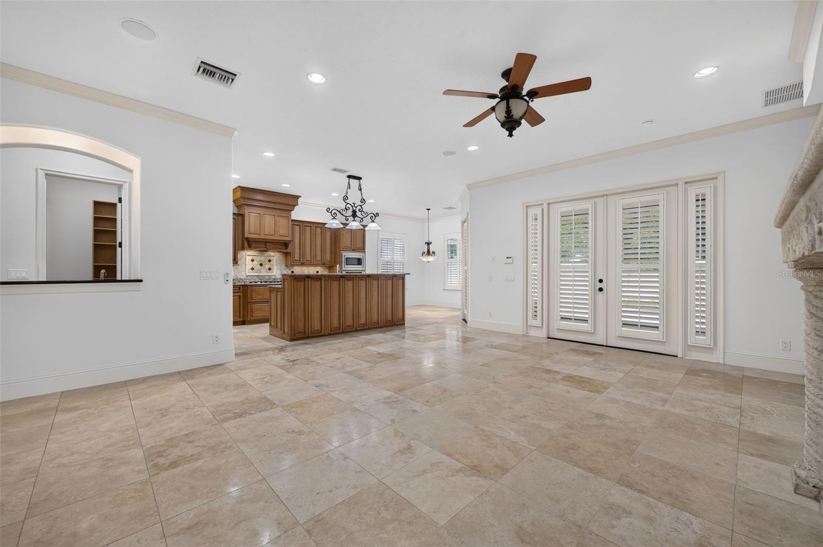 341 E Reading Way Property Photo 13