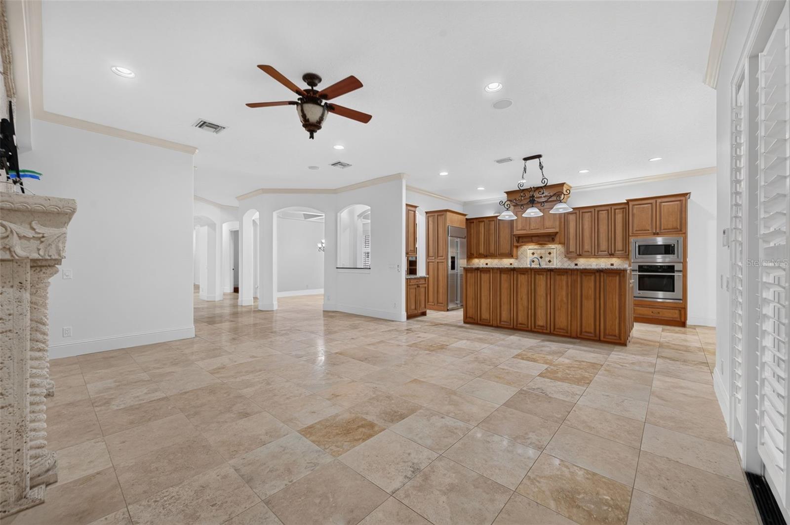 341 E Reading Way Property Photo 14