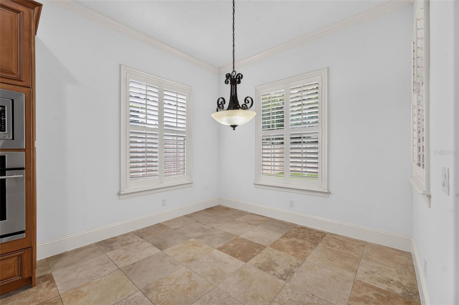 341 E Reading Way Property Photo 19