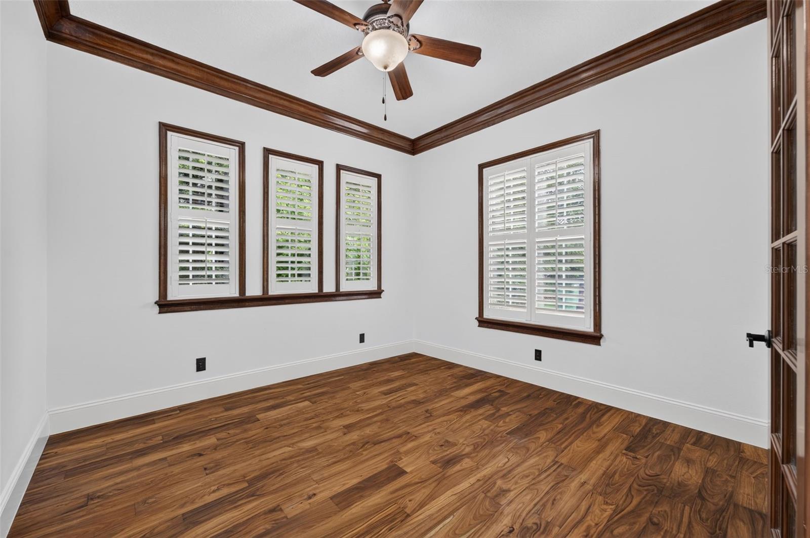 341 E Reading Way Property Photo 25