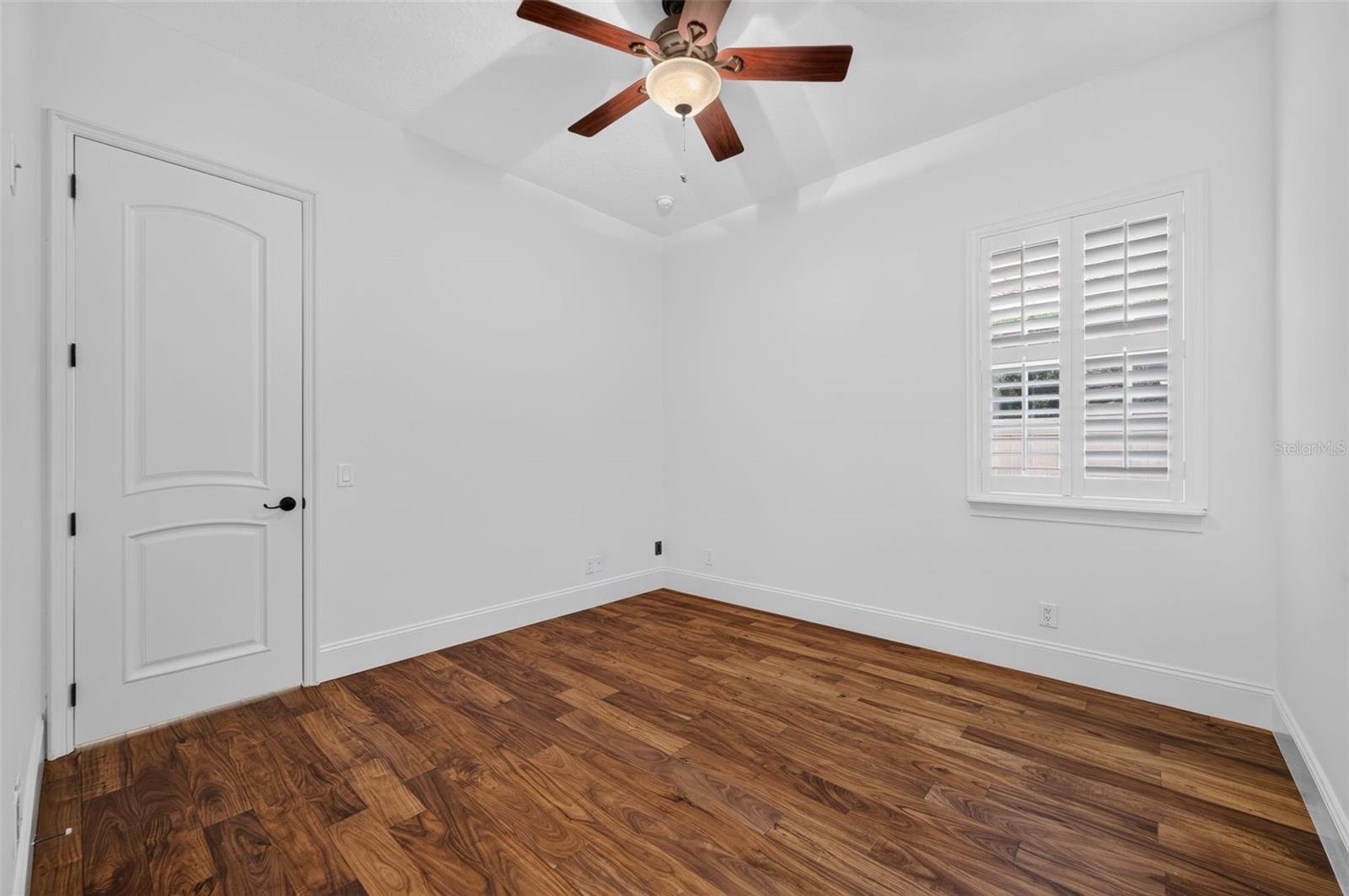 341 E Reading Way Property Photo 27