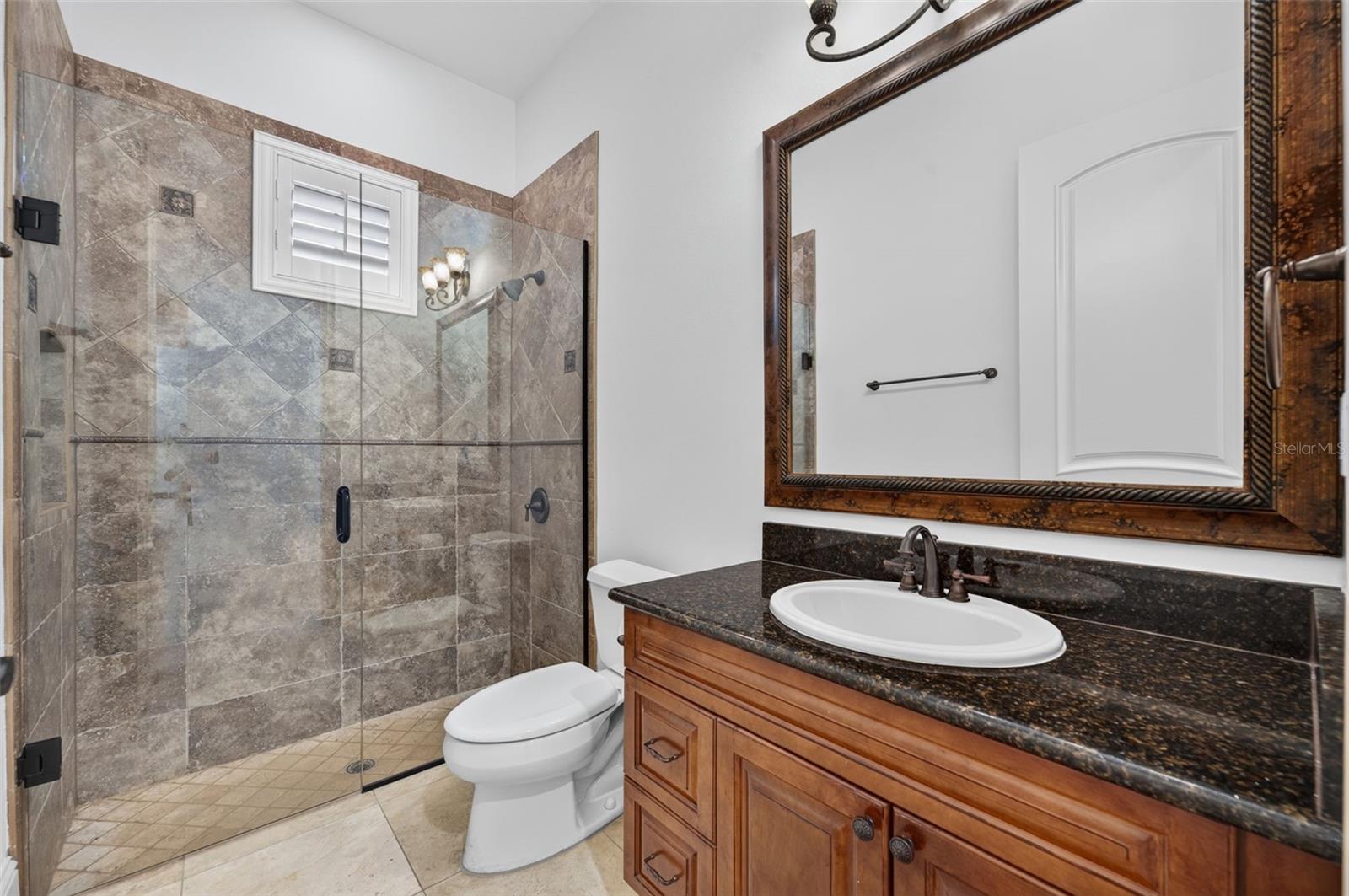 341 E Reading Way Property Photo 28