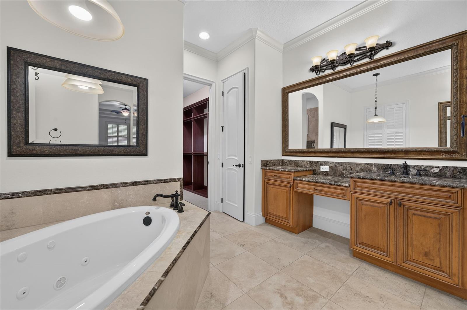 341 E Reading Way Property Photo 33