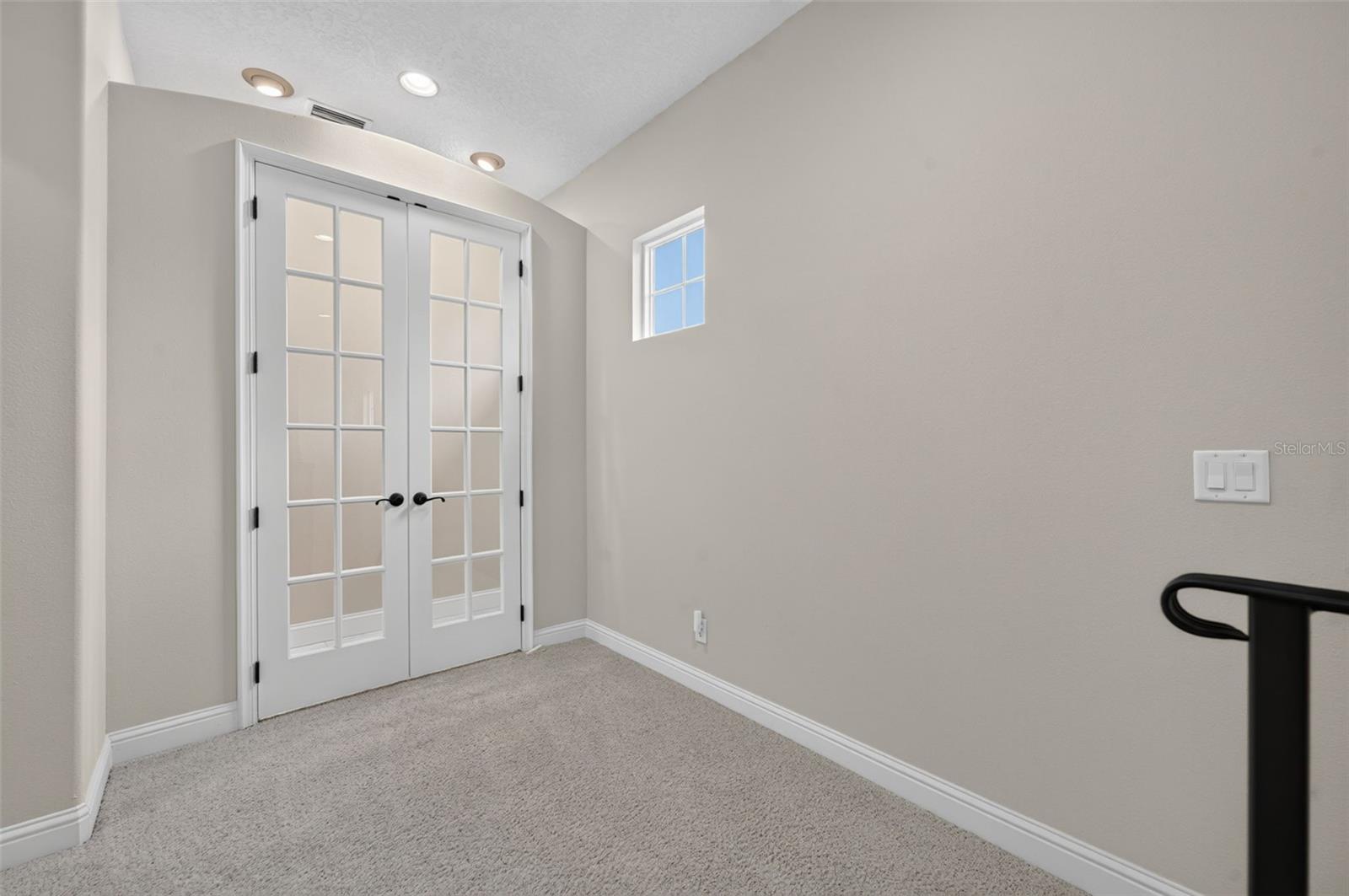 341 E Reading Way Property Photo 37