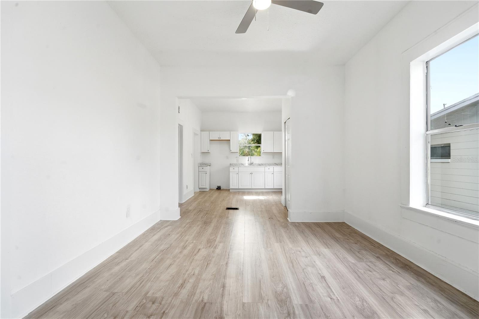 515 New York Ave Property Photo 5