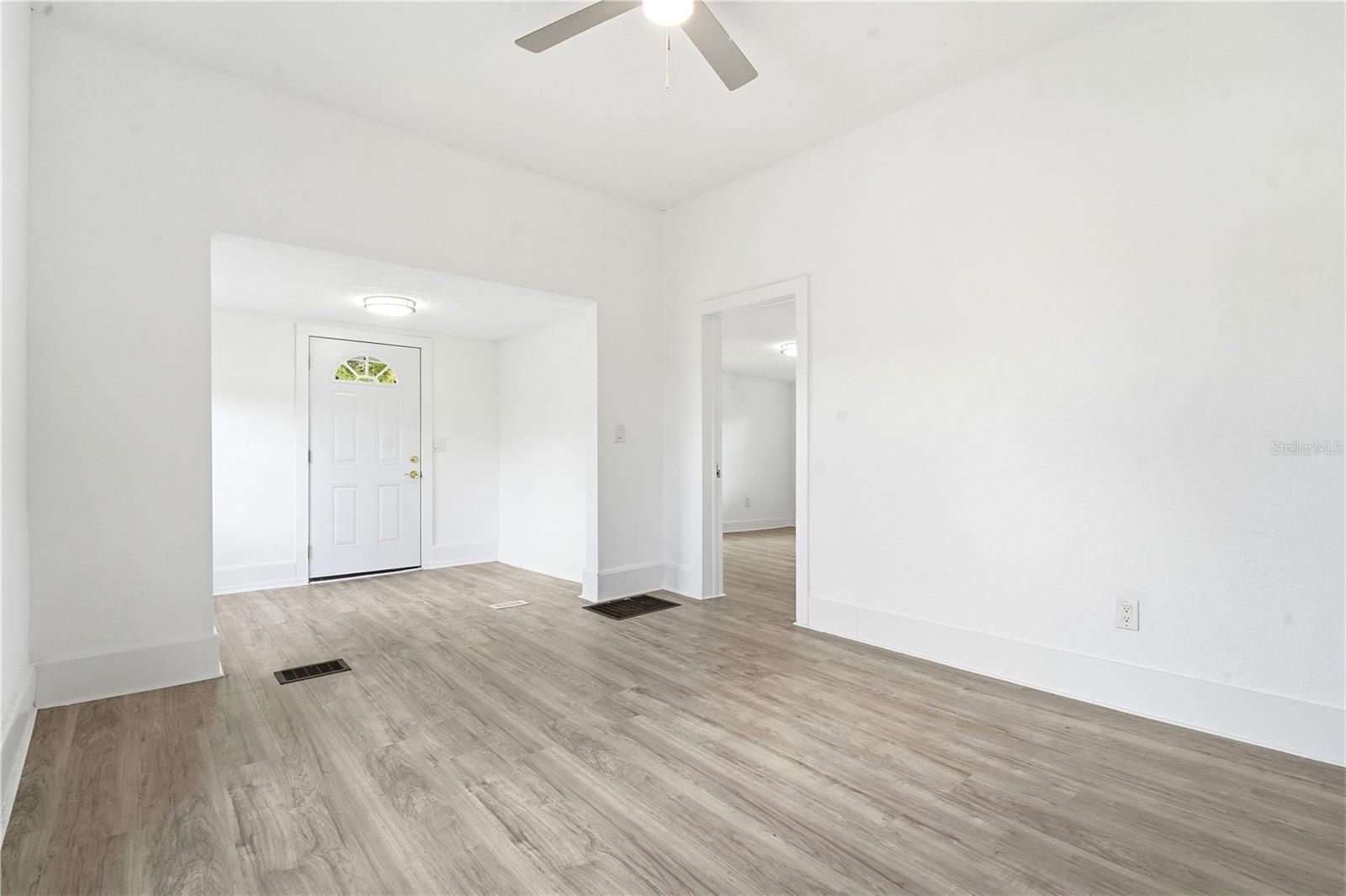 515 New York Ave Property Photo 10