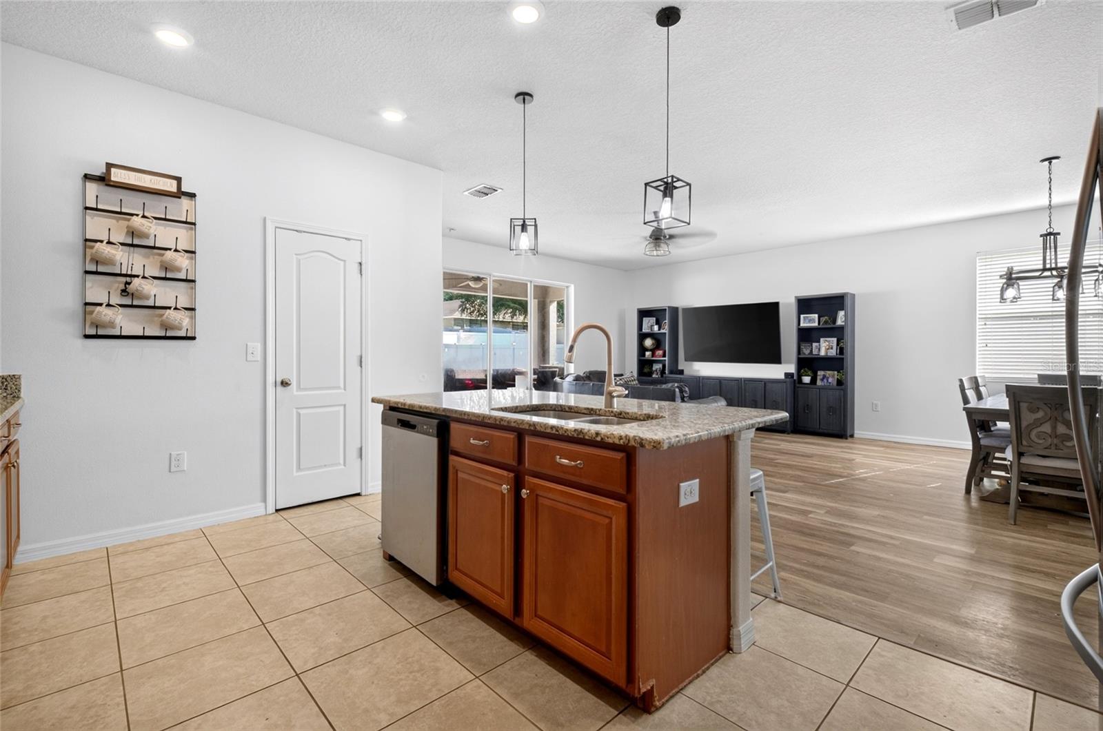 4841 Havilland Dr Property Photo 8