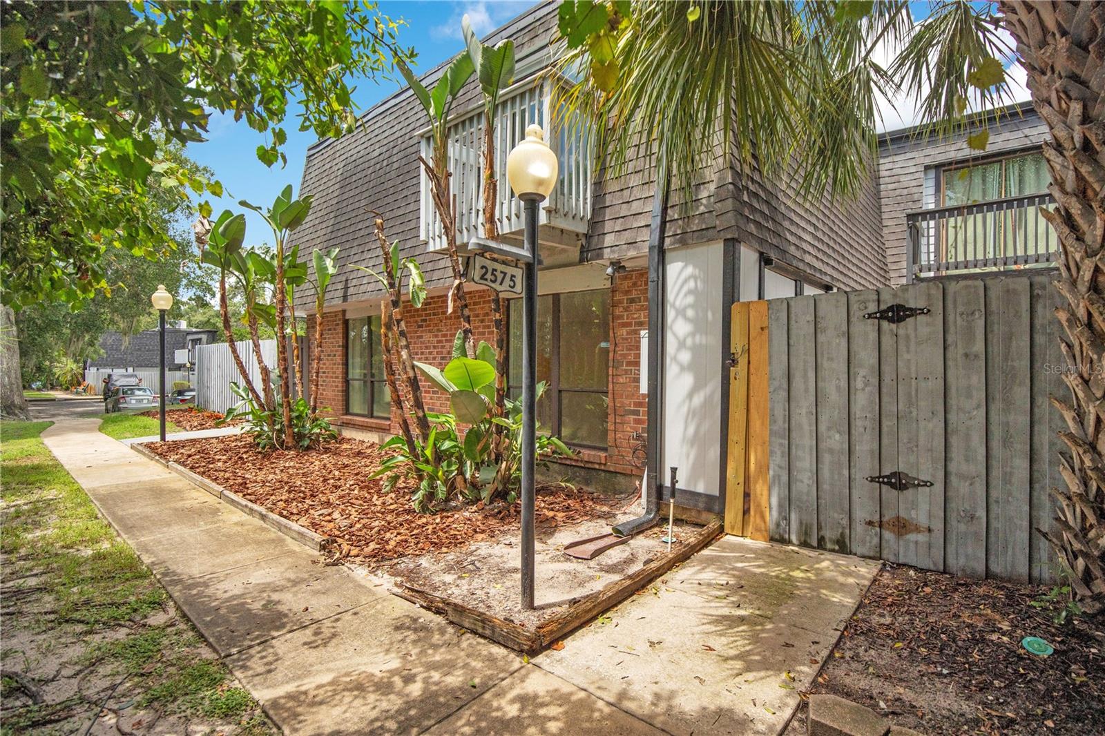 2577 DERBYSHIRE CIR