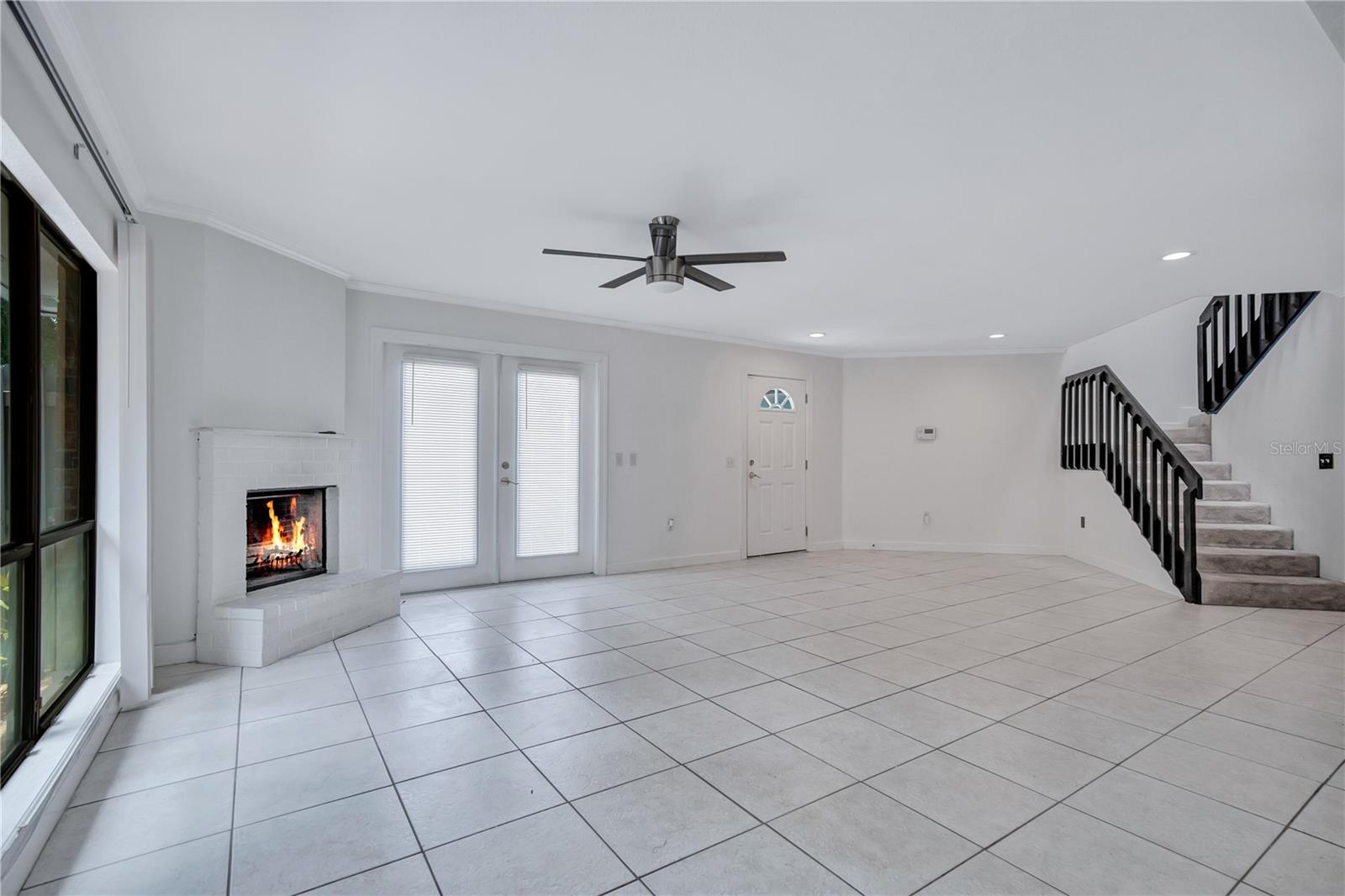 2577 Derbyshire Cir Property Photo 5
