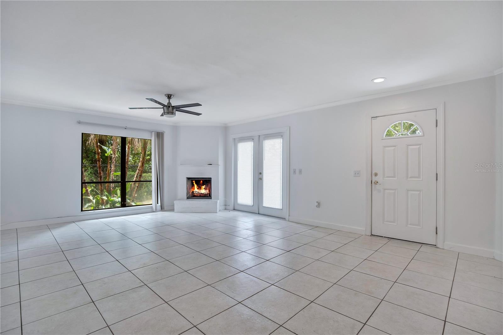 2577 Derbyshire Cir Property Photo 6