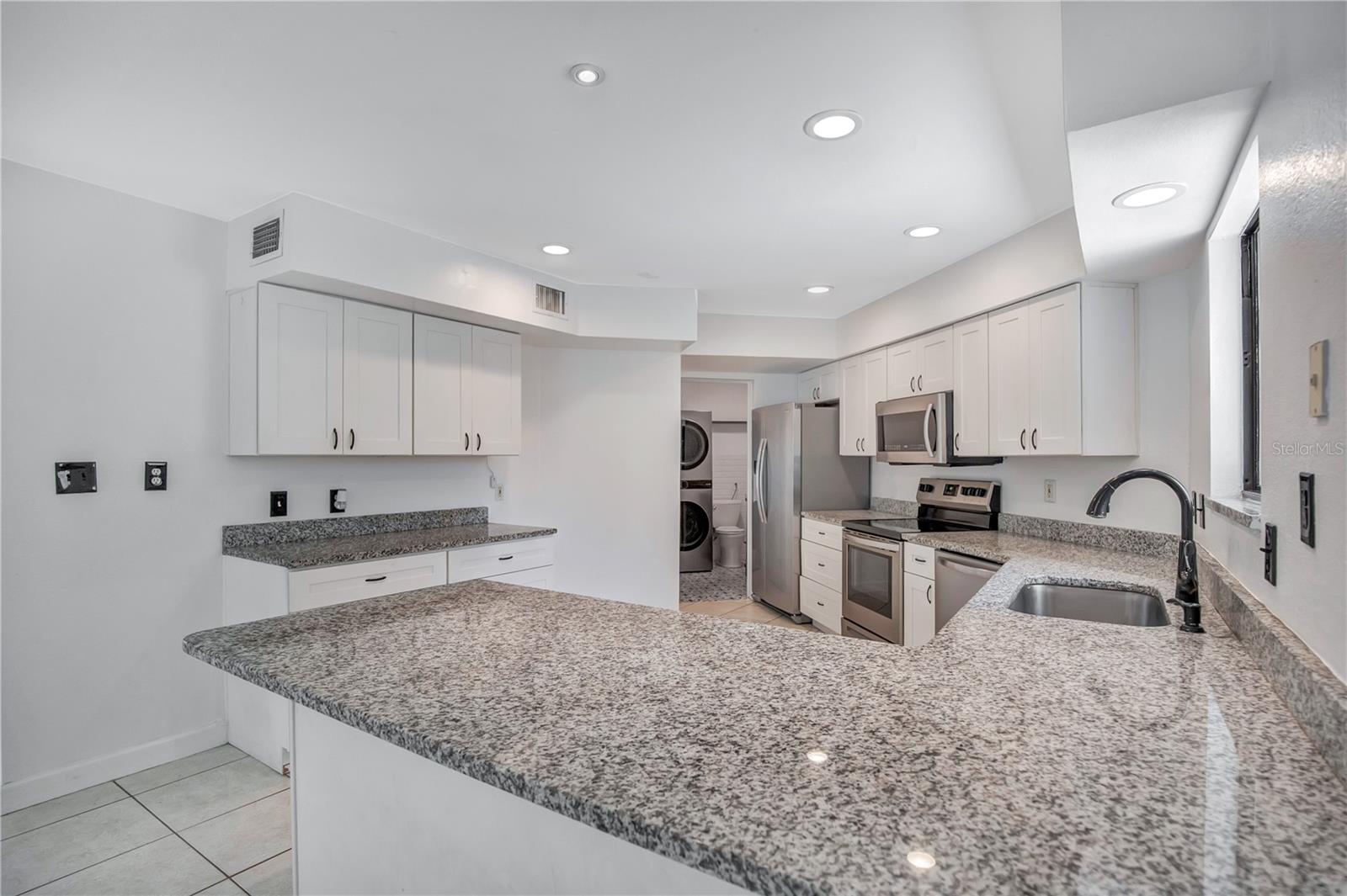 2577 Derbyshire Cir Property Photo 8