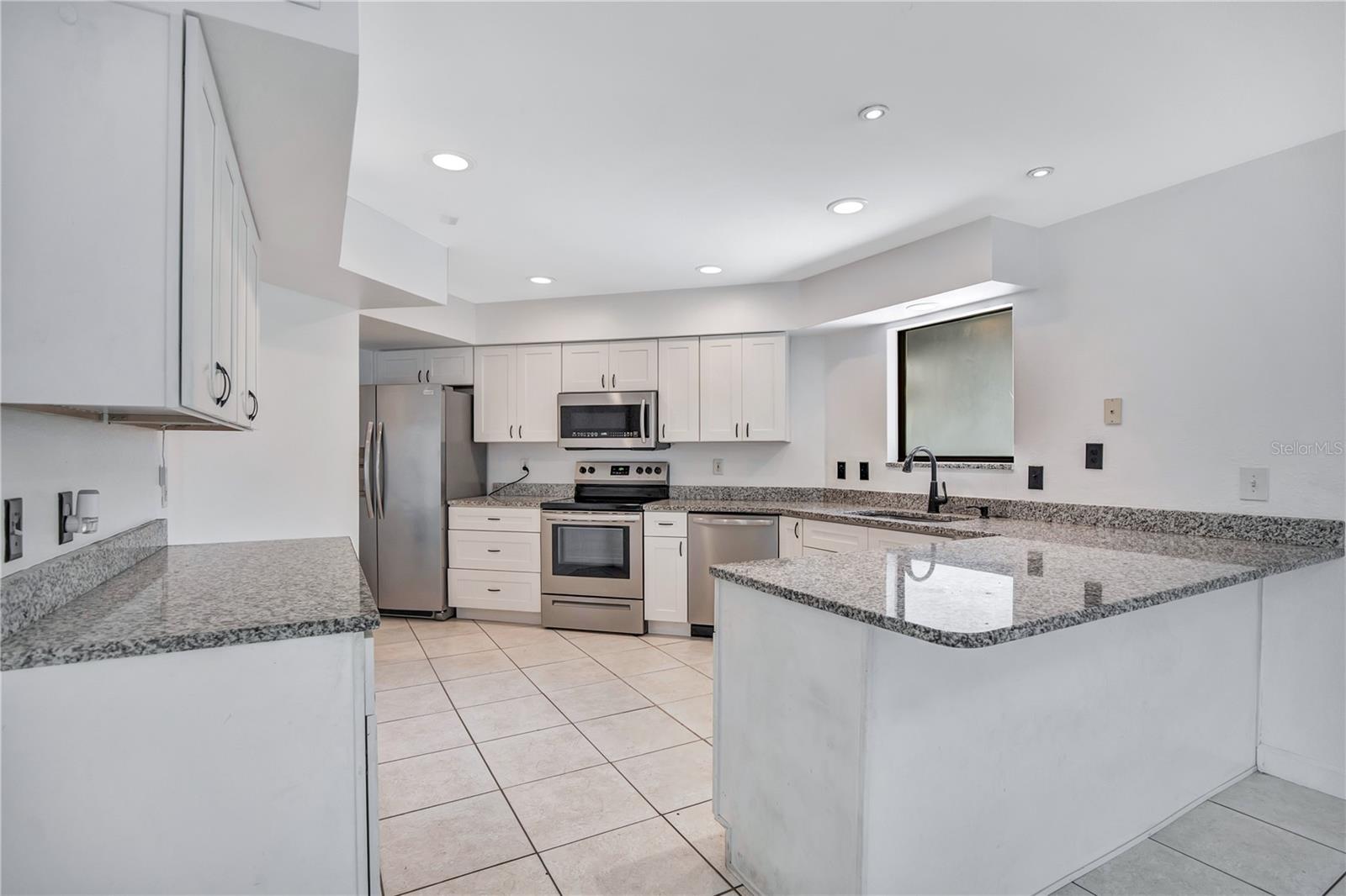 2577 Derbyshire Cir Property Photo 9