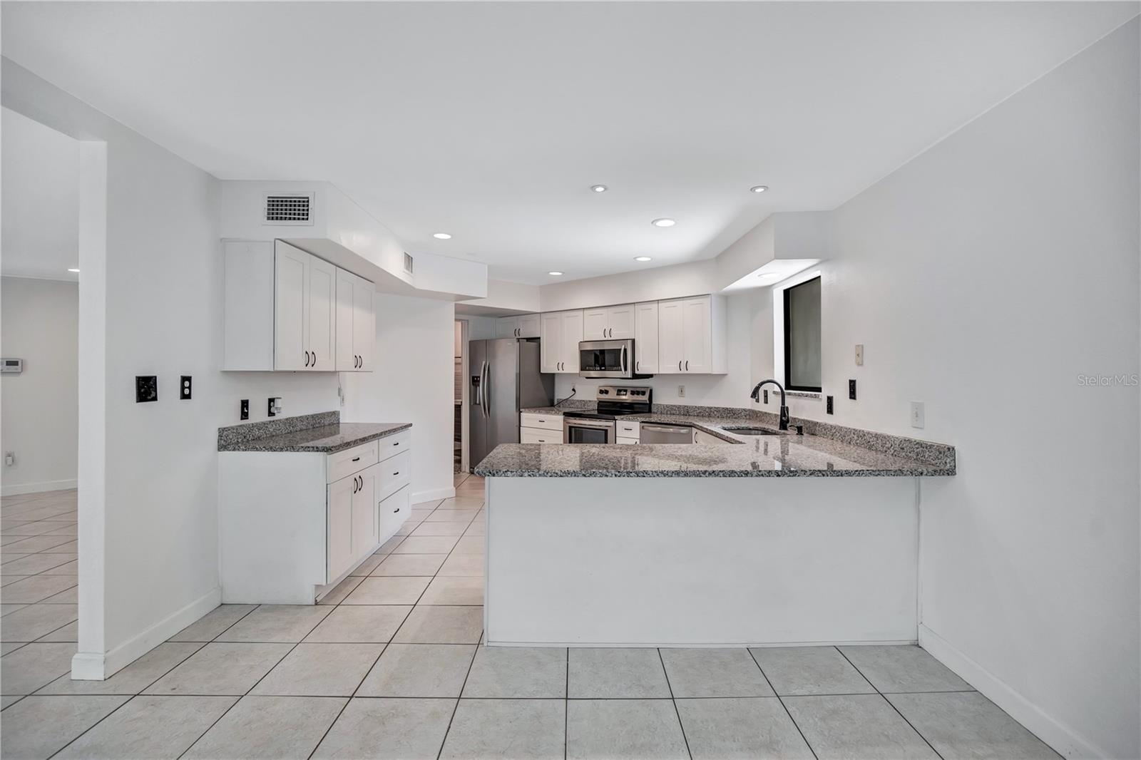 2577 Derbyshire Cir Property Photo 10