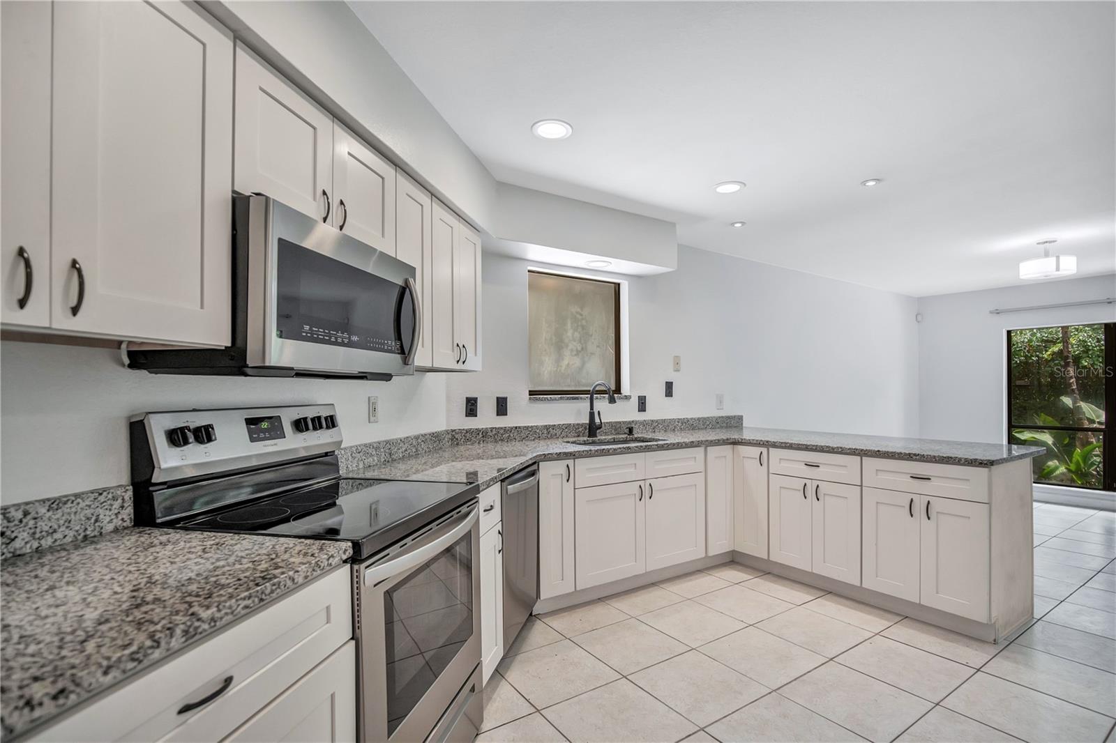 2577 Derbyshire Cir Property Photo 11