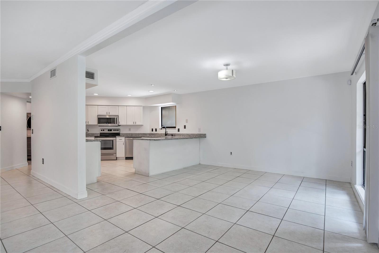 2577 Derbyshire Cir Property Photo 13