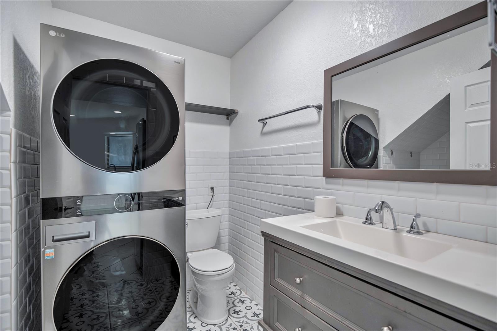2577 Derbyshire Cir Property Photo 14