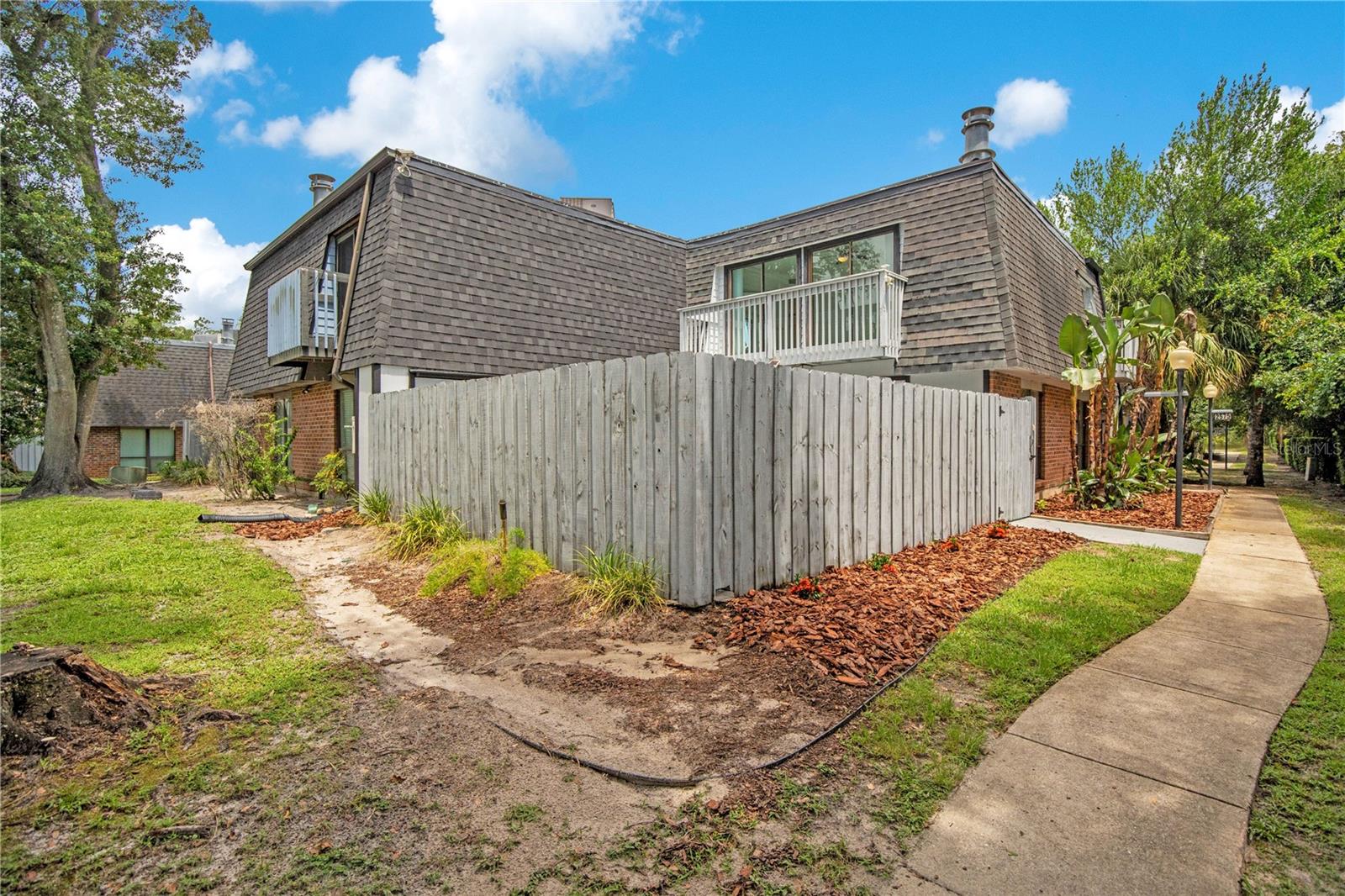 2577 Derbyshire Cir Property Photo 23