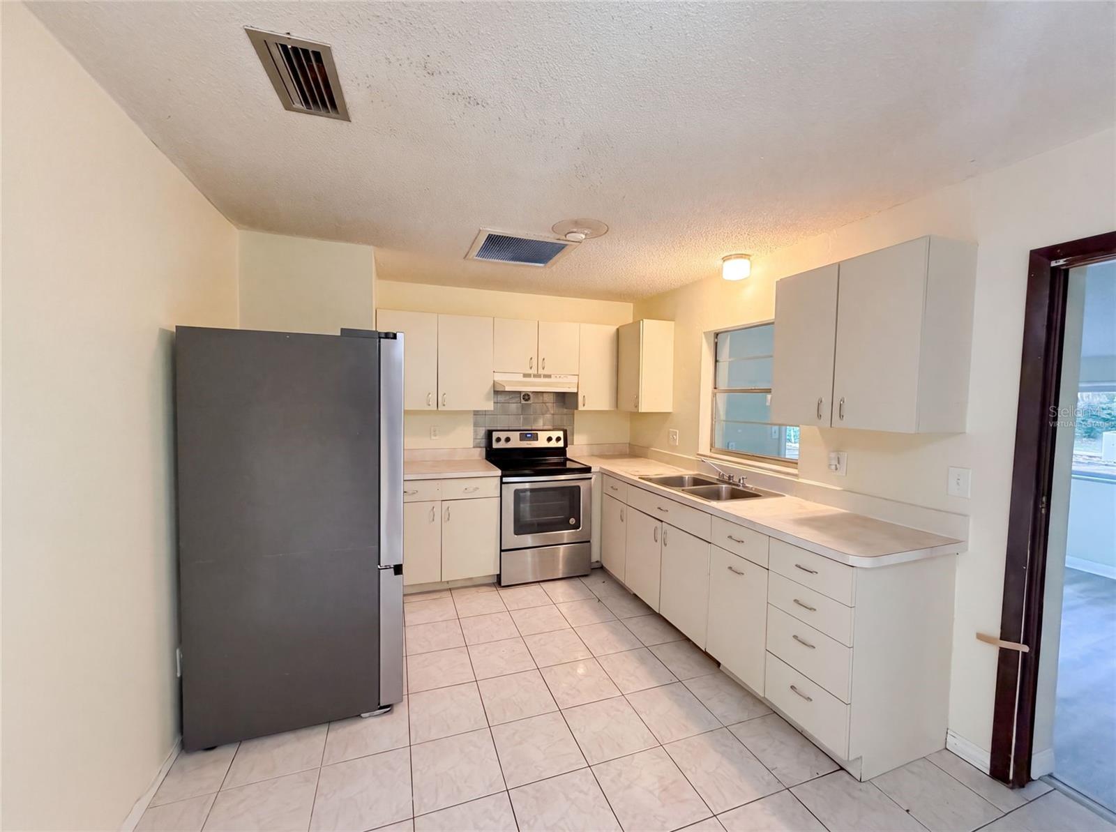 722 Virginia Ln Property Photo 2