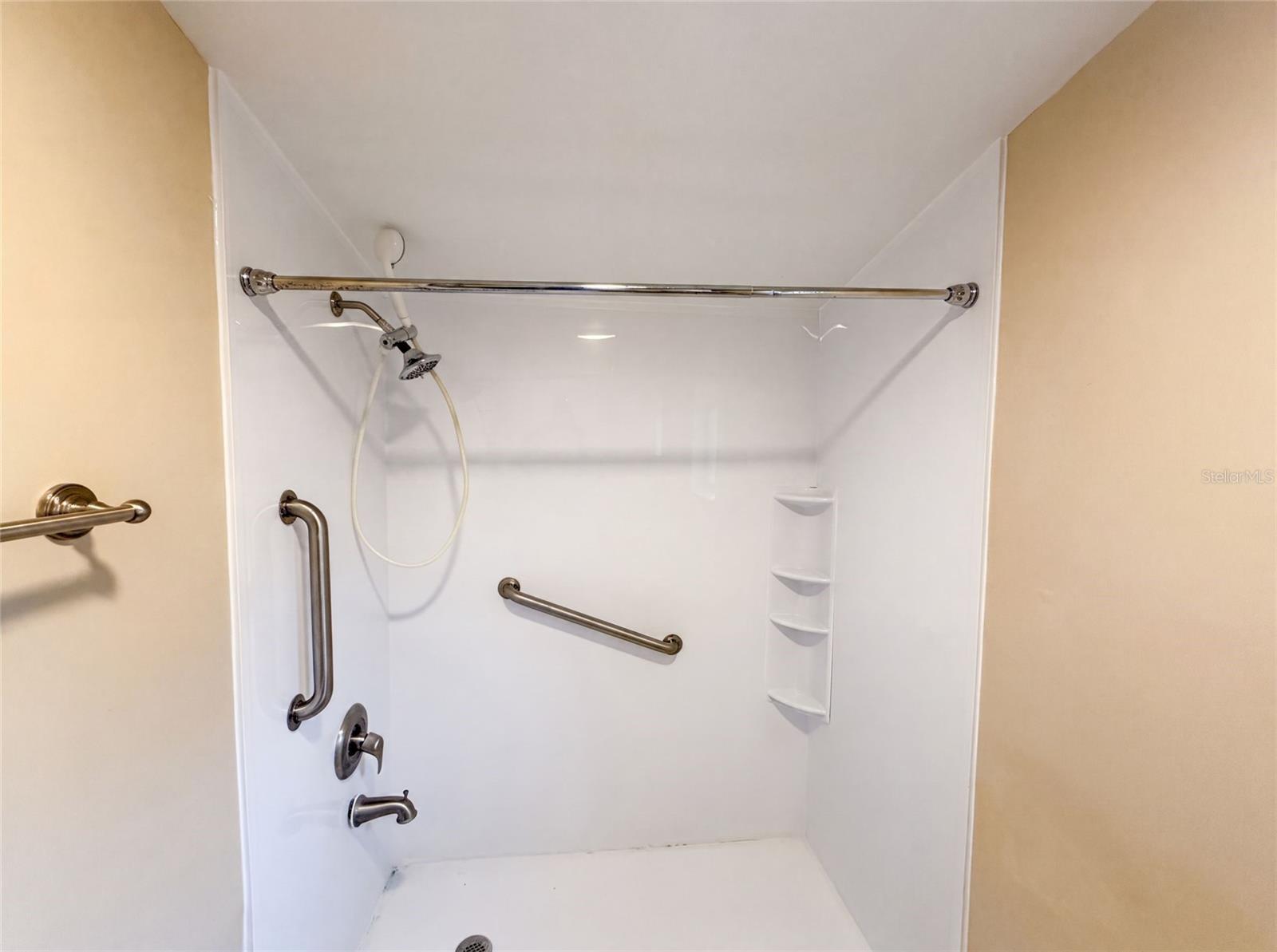 722 Virginia Ln Property Photo 12