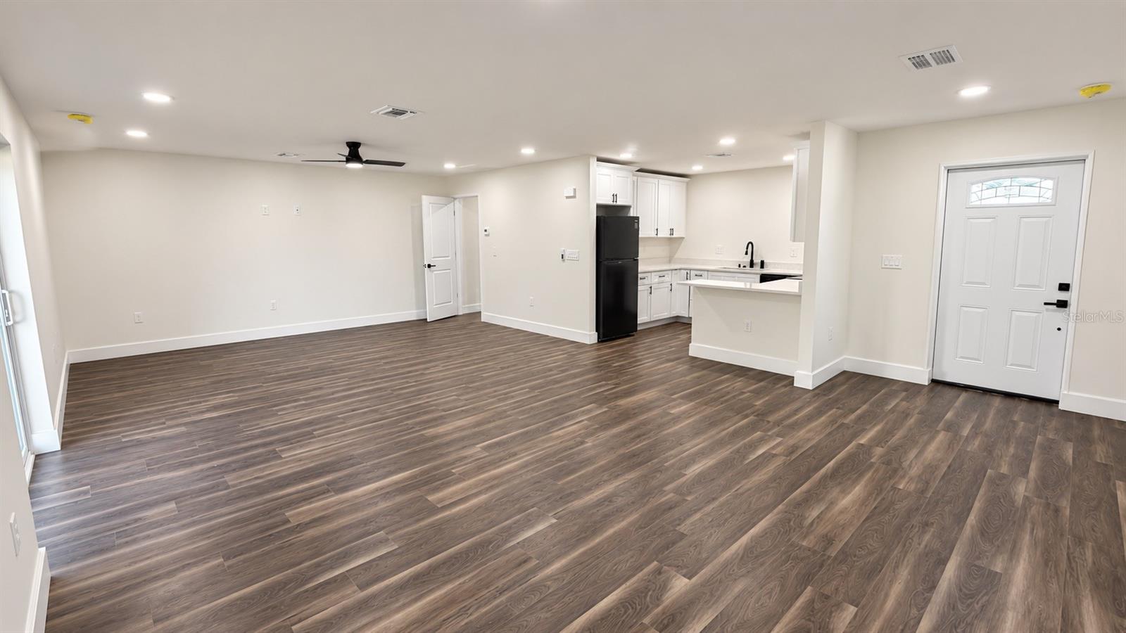 3067 Quarter St Property Photo 3