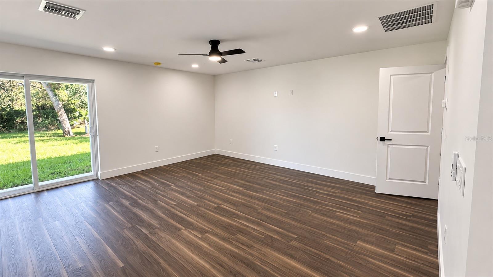 3067 Quarter St Property Photo 9