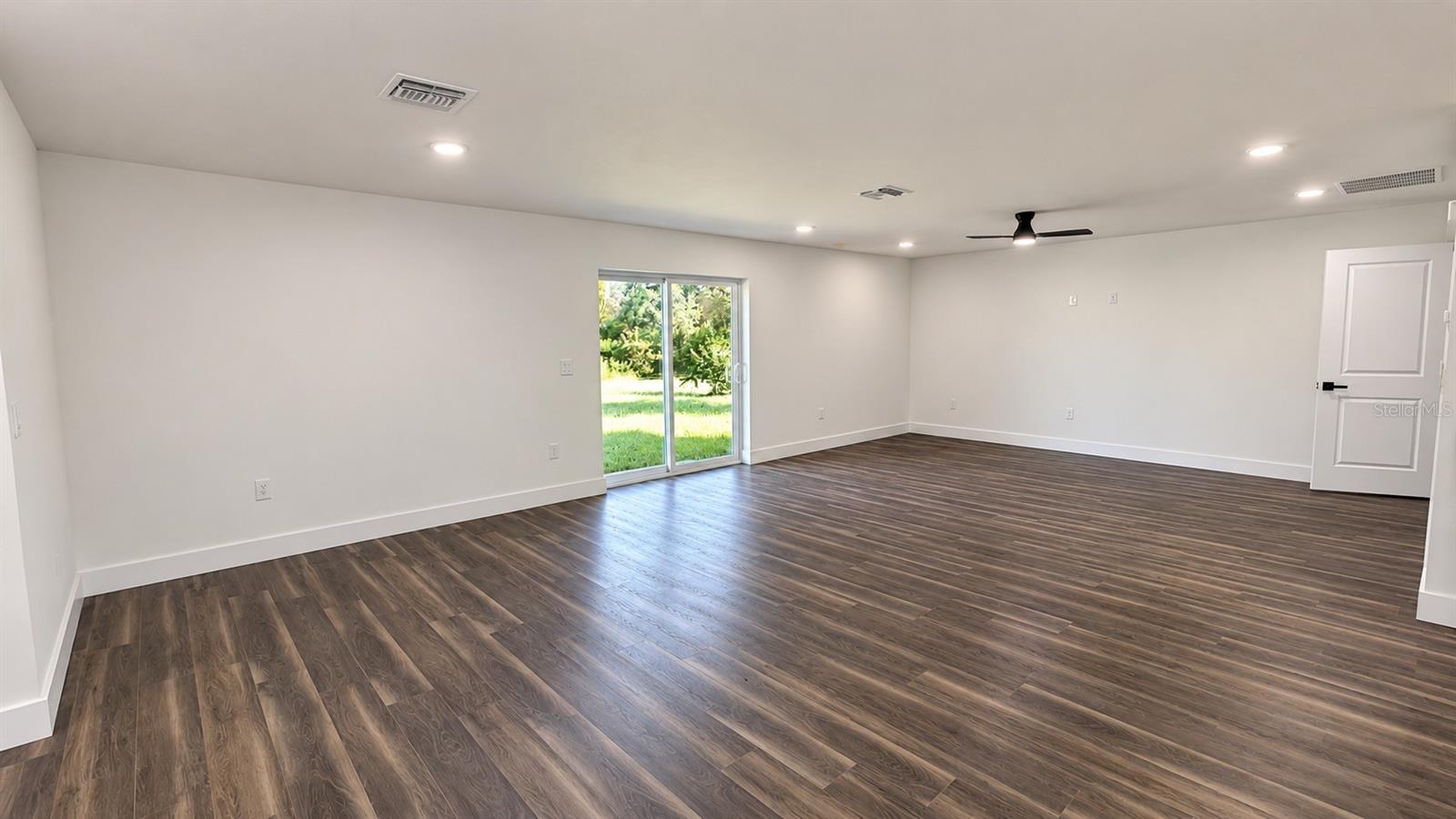 3067 Quarter St Property Photo 10