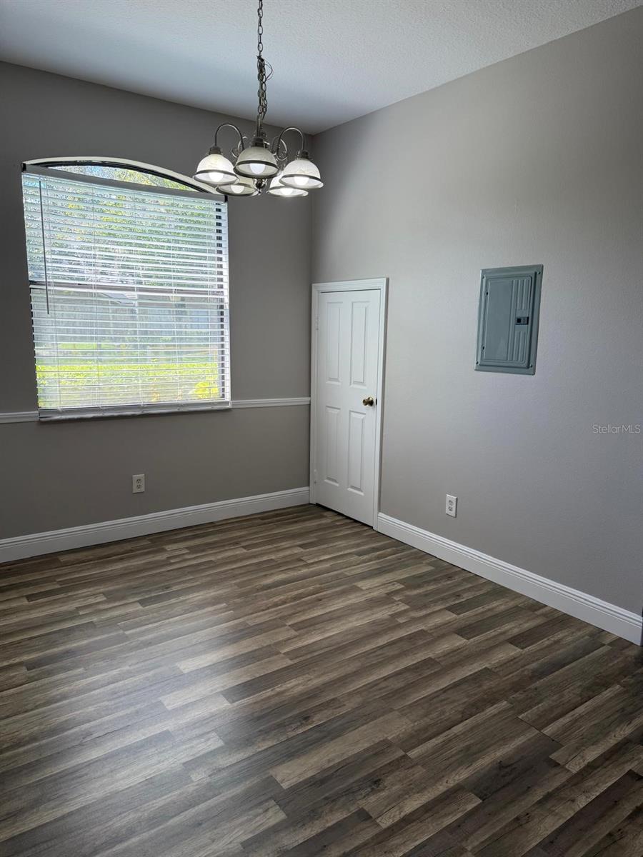 6037 Scotchwood Gln #8 Property Photo 18