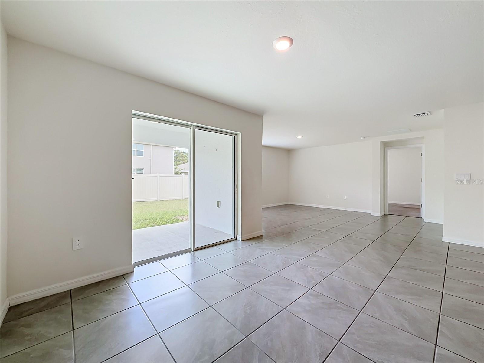 6698 Se 3rd Loop Property Photo 9