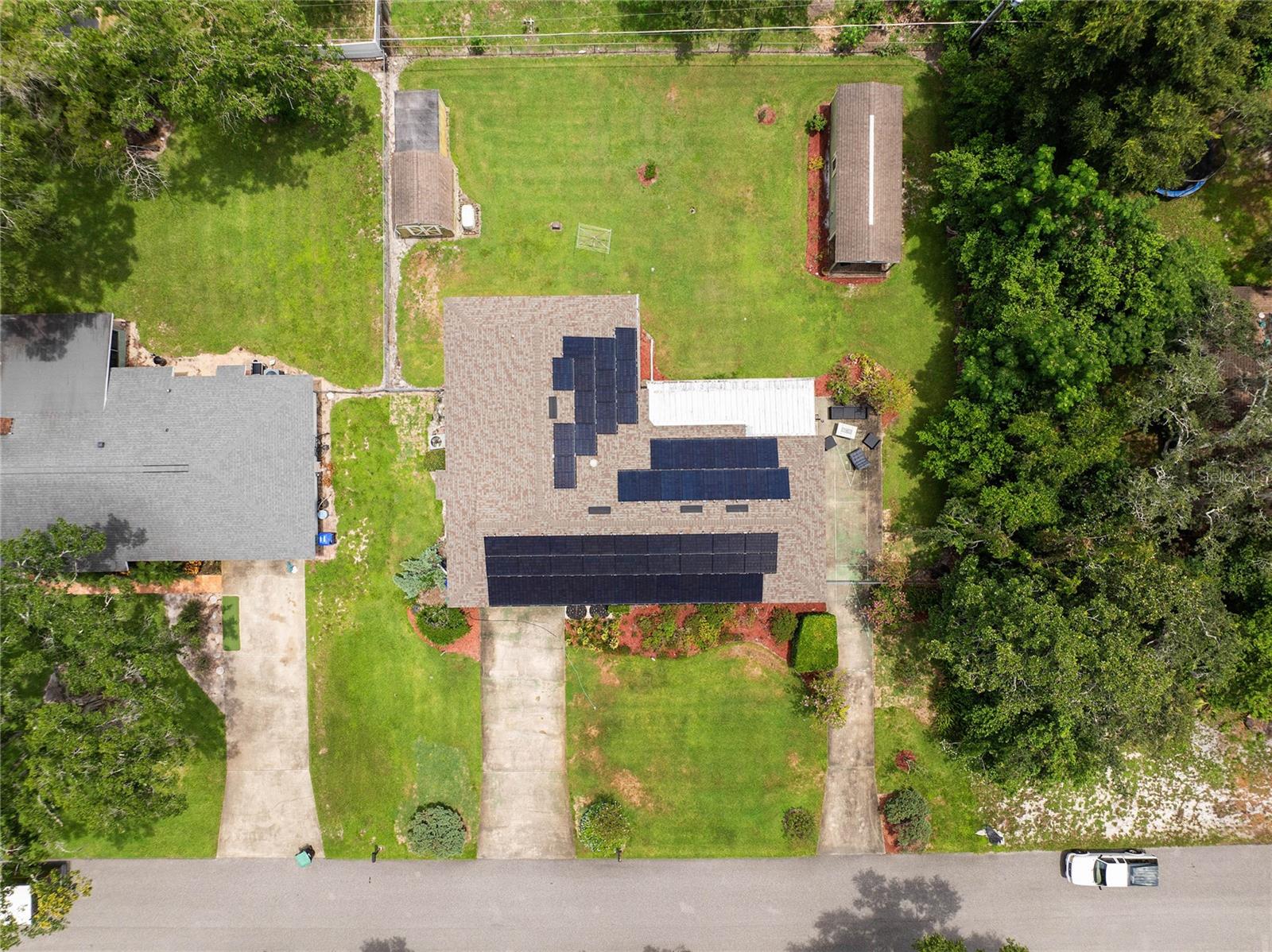 1435 Paula Dr Property Photo 4