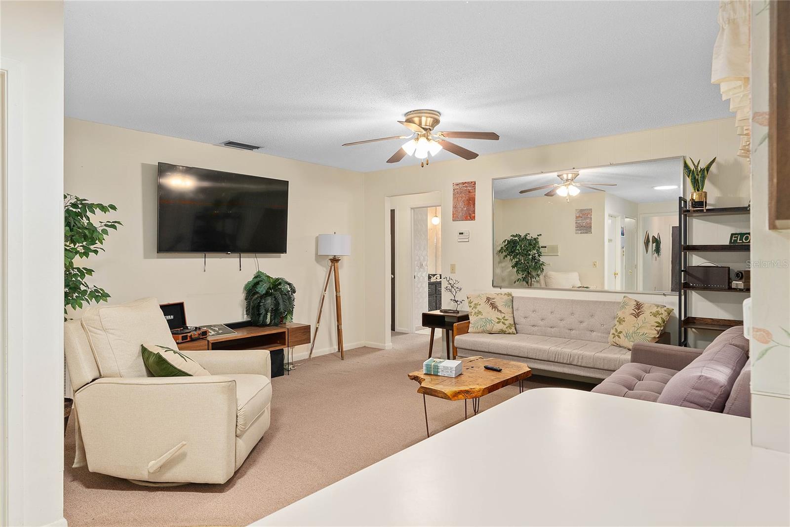 1435 Paula Dr Property Photo 10