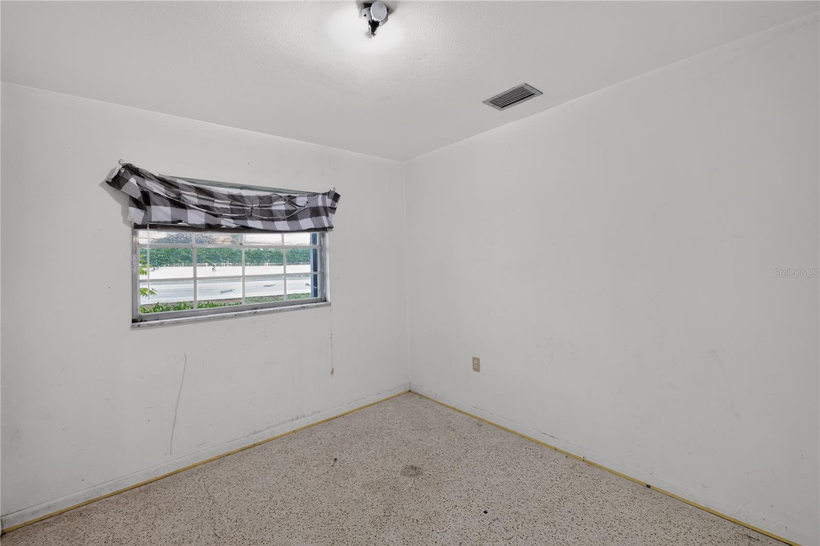 4315 E County Road 540a Property Photo 6