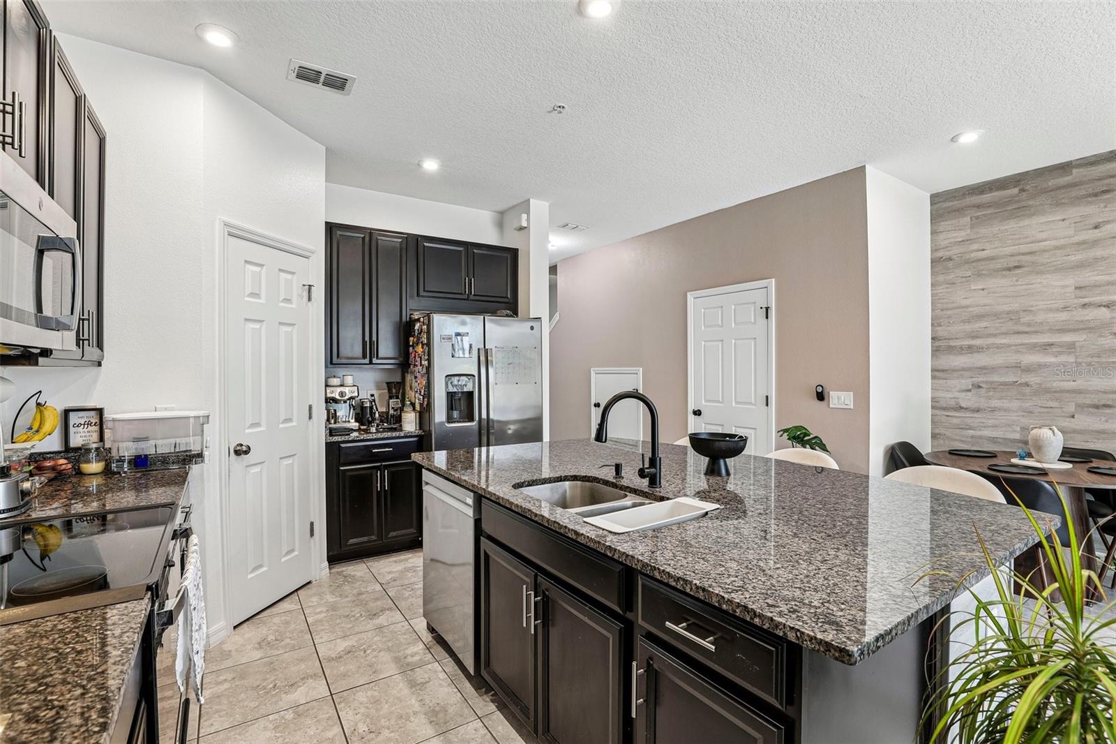 10837 Wyne Tree Ct Property Photo 12