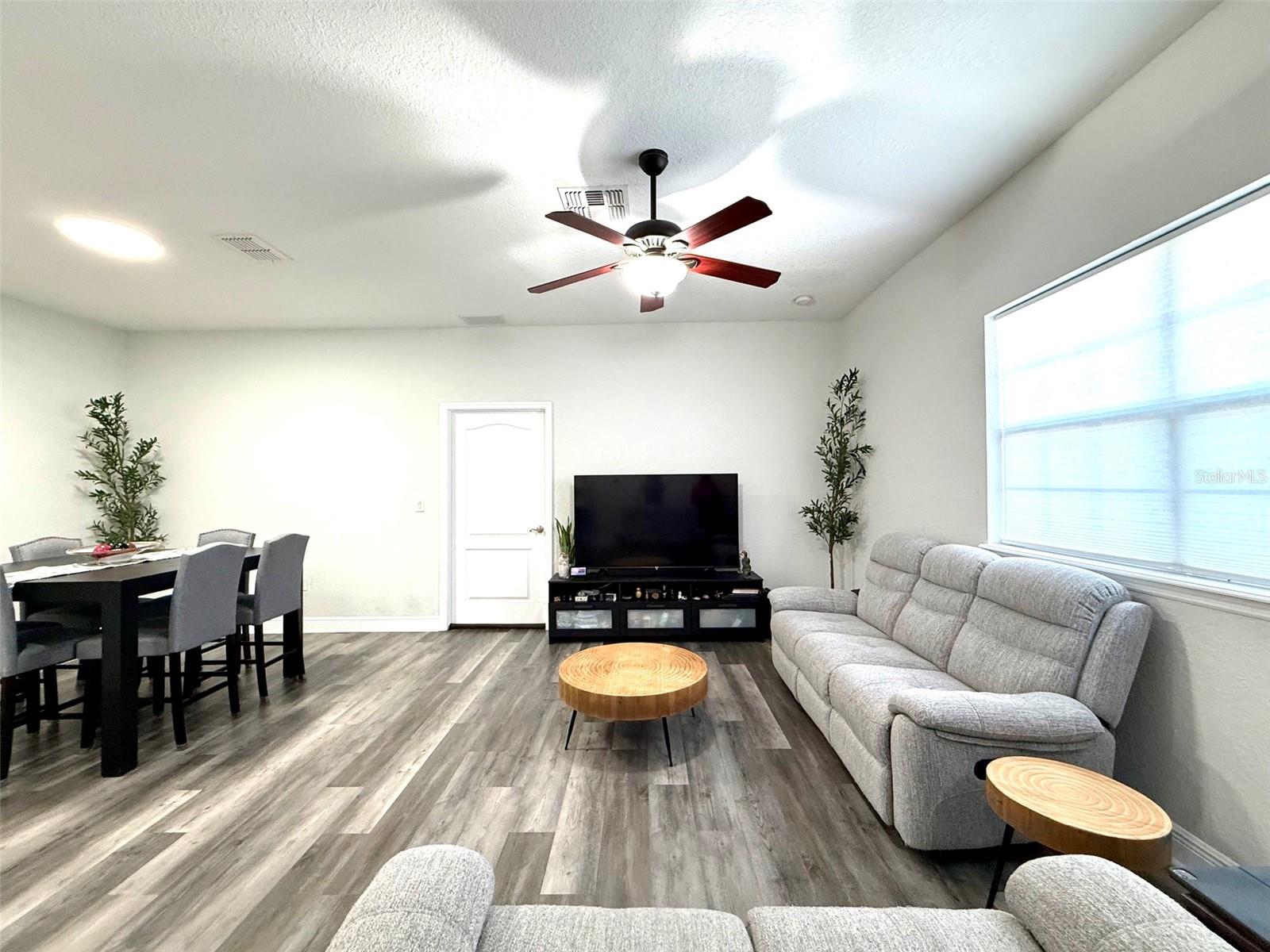 17411 Promenade Dr Property Photo 4