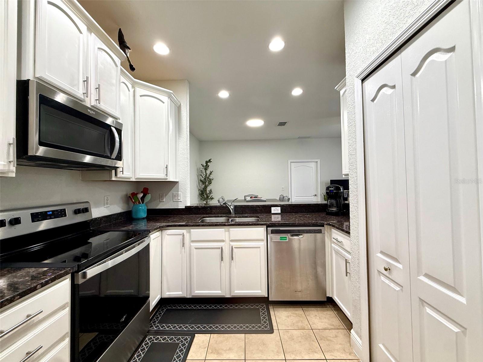17411 Promenade Dr Property Photo 7