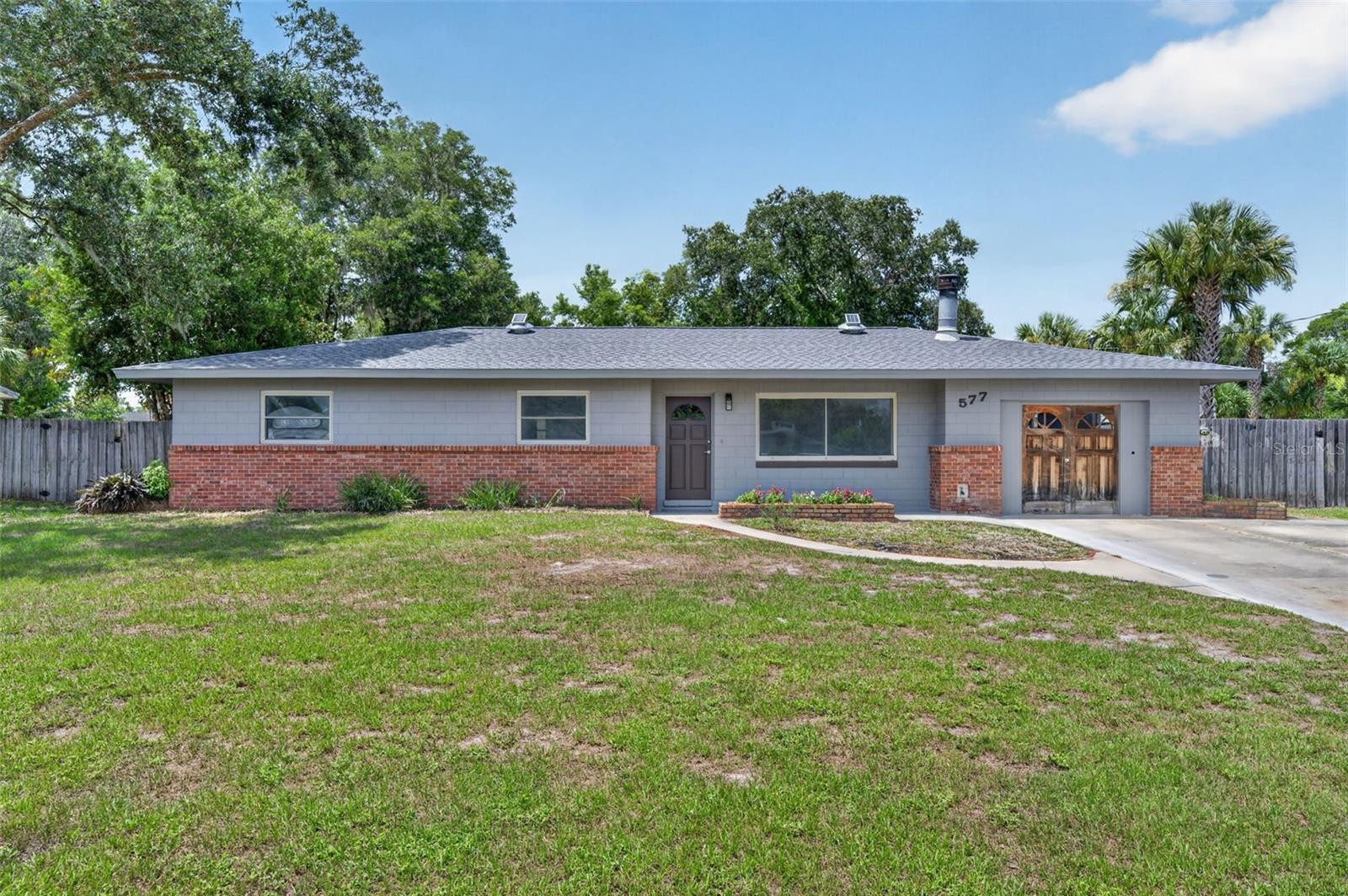 577 Parkdale Ct Property Photo 1