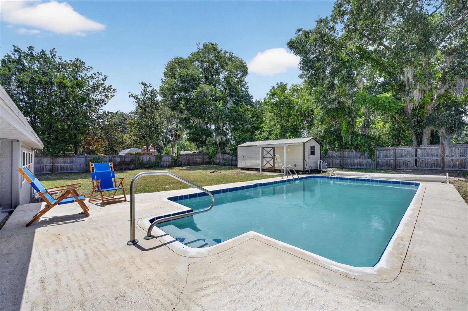 577 Parkdale Ct Property Photo 3
