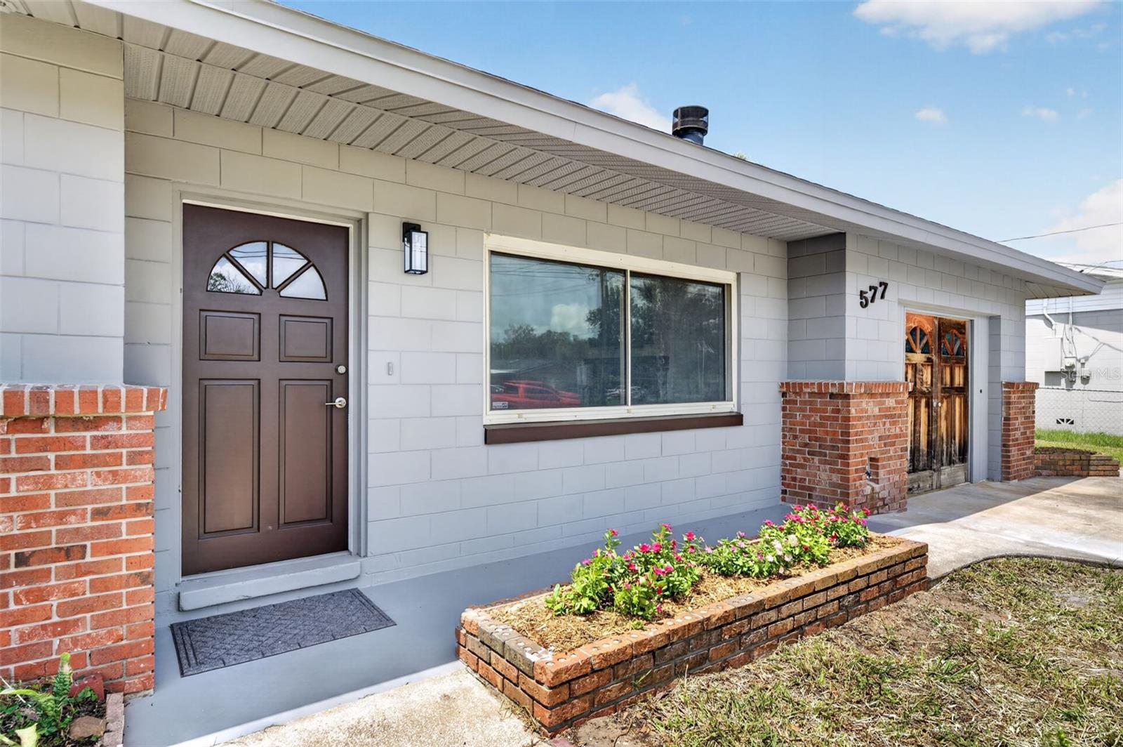 577 Parkdale Ct Property Photo 4