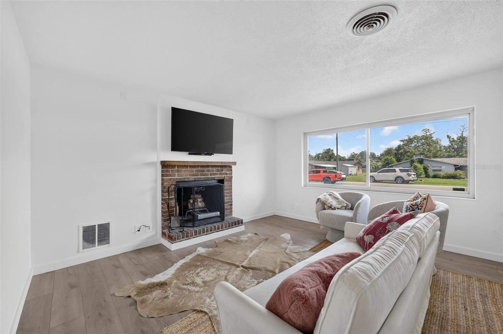 577 Parkdale Ct Property Photo 8